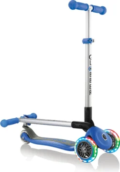 Globber Sport Scooter PRIMO FOLDABLE, Leuchtrollen, Navi-blau Roller Scooter Schnäppchenoutdoor Spielzeugknaller Ztghh Bfsport Bffahrzeuge Sportauswahl Fahrzeugauswahl Ausgewoutdoor -Globbervi Verkaufe 3ba3e71656537edf57c2f41d280db960
