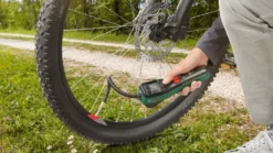 BOSCH EasyPump Akku-Druckluftpumpe 10.3 Bar -Globbervi Verkaufe 54e8ab51e9b648573916c6b4f97dd63b