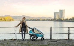 Qeridoo Kidgoo1 Grau Kinderanhänger -Globbervi Verkaufe b92be18eff540a05e9ea46b8de28744a