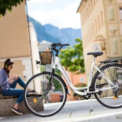 Bergsteiger Florenz Damenfahrrad 28 Zoll, 7-GG-Shimano, Mit Korb, Licht, Rücklicht Mit Standlichtfunktion, Rahmenhöhe 51 Cm, Im Retro-Design, Farbe Weiß -Globbervi Verkaufe e717917c4042620d6532873ef10874fb