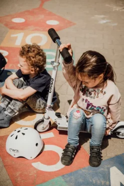 Aluminium-Roller Roller Kinder Tretroller QKids Flo Rosa -Globbervi Verkaufe e973aa705ca9f4d61ec800e4e3d94831